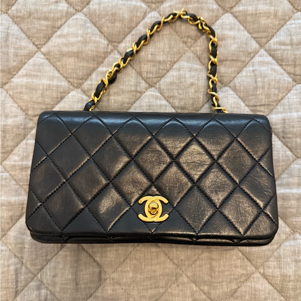 Series 1 Chanel Vintage Black Lambskin Full Flap Mini Bag - Picture 2 of 16